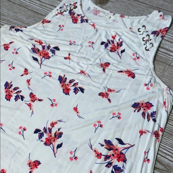 Maurices Floral Tank - Picture 3 of 7